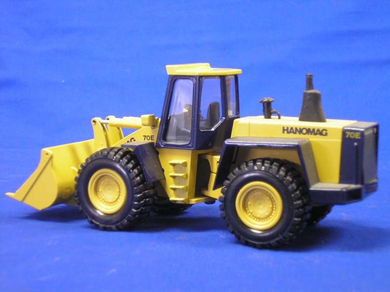 Cargador De Ruedas Hanomag 70E Escala 1:50 (Modelo Descontinuado) - KATZER