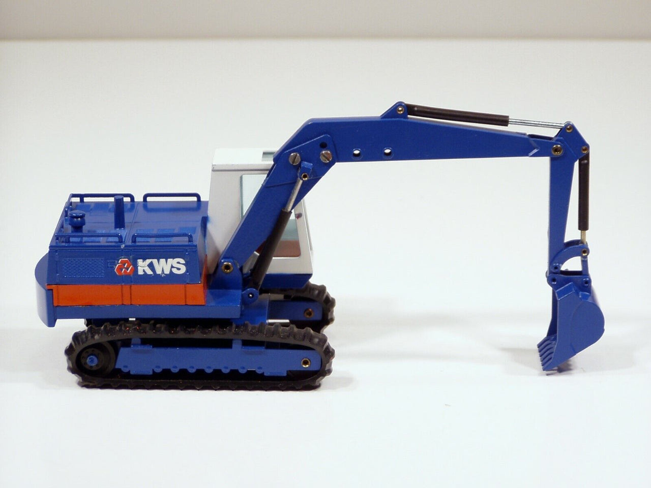 Excavadora De Orugas 215 Escala 1:50 (Modelo Descontinuado) - KATZER