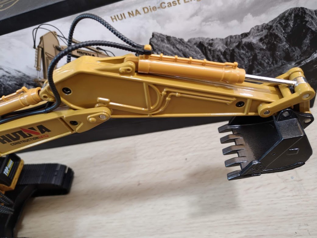 Excavadora Huina 1910-2 Escala 1:40 - KATZER