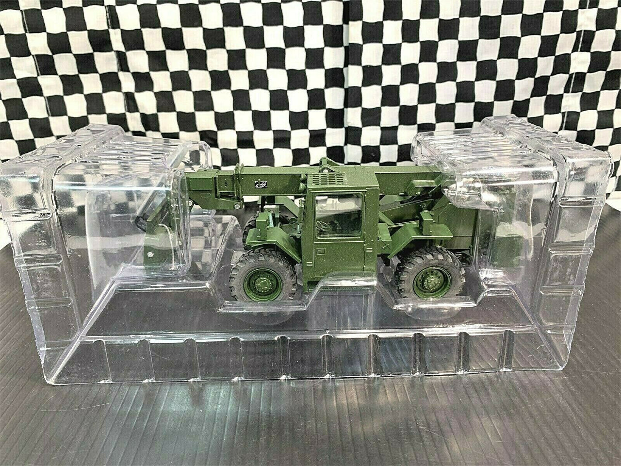 Manipulador Militar JLG Atlas II Escala 1:32 - KATZER