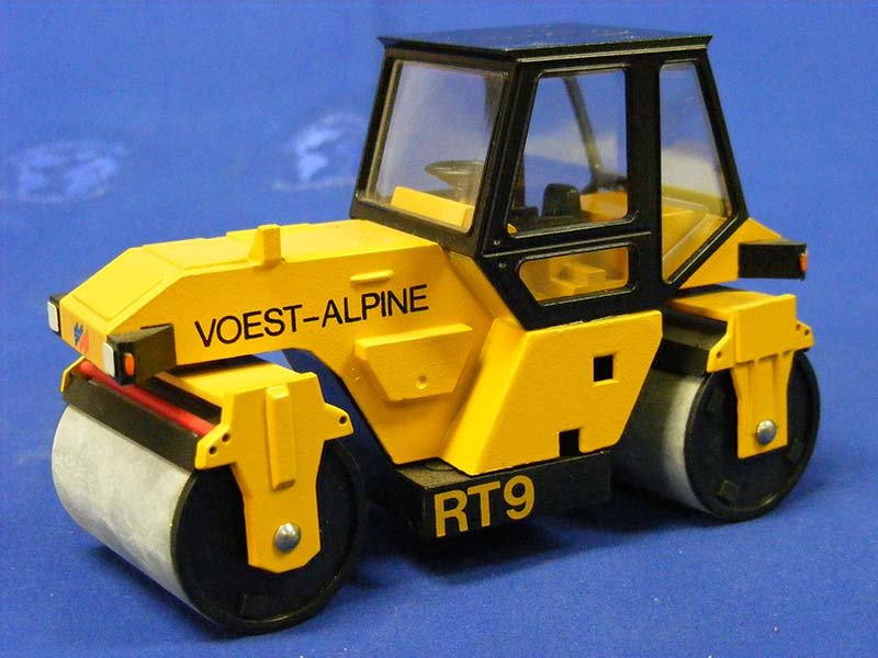 Rodillo Compactador Voest - Alpine RT9 Escala 1:35 (Modelo Descontinuado) - KATZER