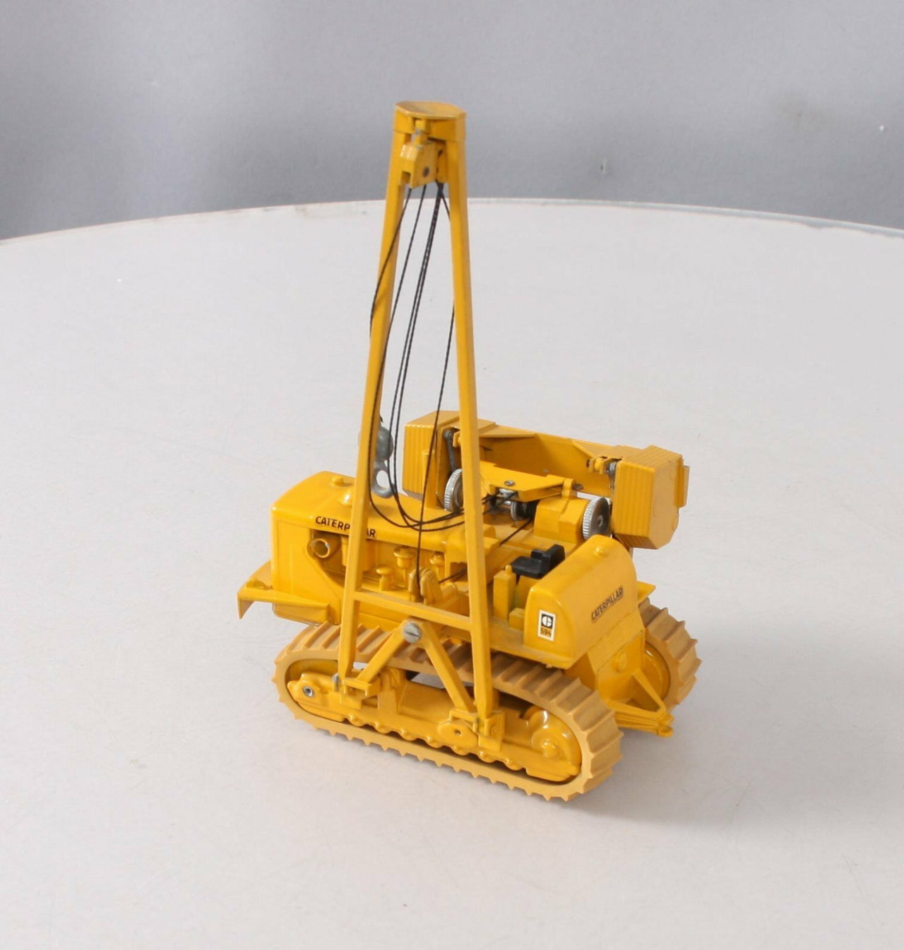 Tractor Tiende Tubos  594 Escala 1:50 (Modelo Descontinuado)