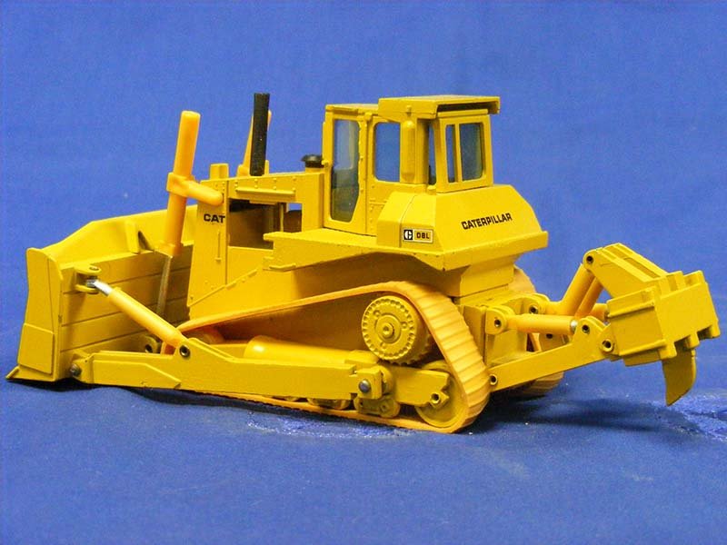 Tractor De Orugas D8L Escala 1:50 (Modelo Descontinuado) - KATZER