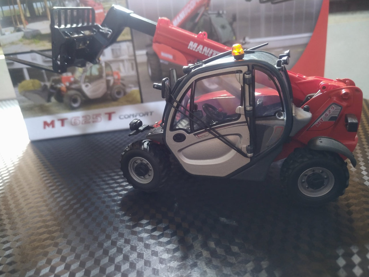 UH2924 Manipulador Telescópico Manitou MT 625 T Escala 1:32 (Modelo Descontinuado) - KATZER
