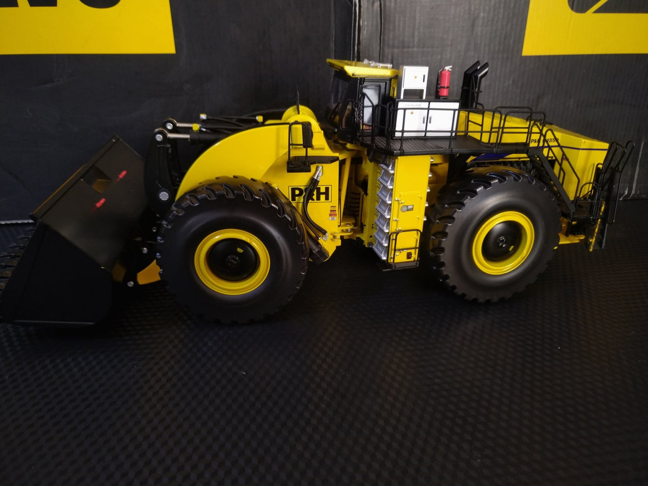 WBR025B-1920 Cargador de Ruedas P&H L-1850 Big Bucket Escala 1:50 (Letourneau) - KATZER