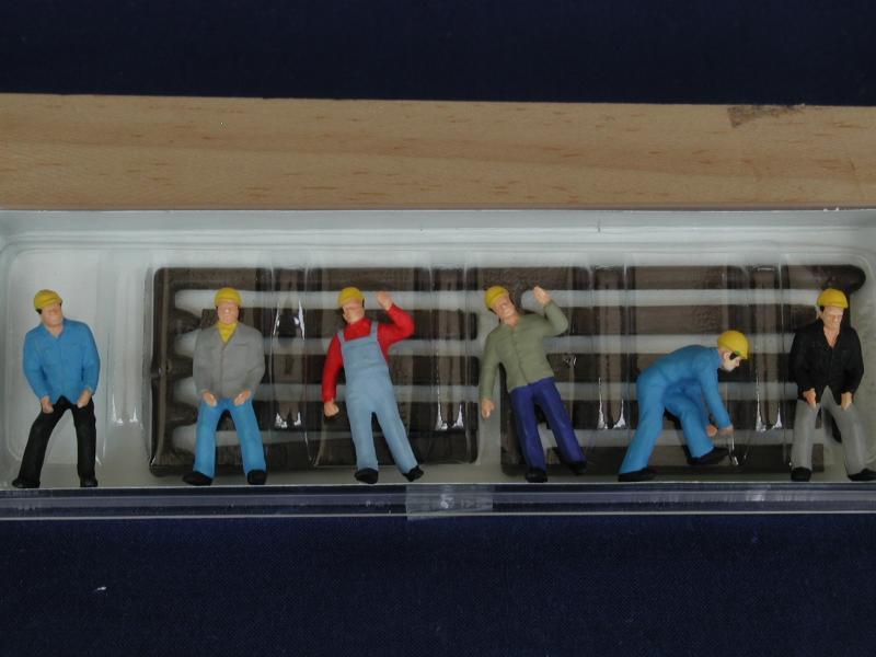 1:50 Scale Diorama Operator Workers (Discontinued Model)
