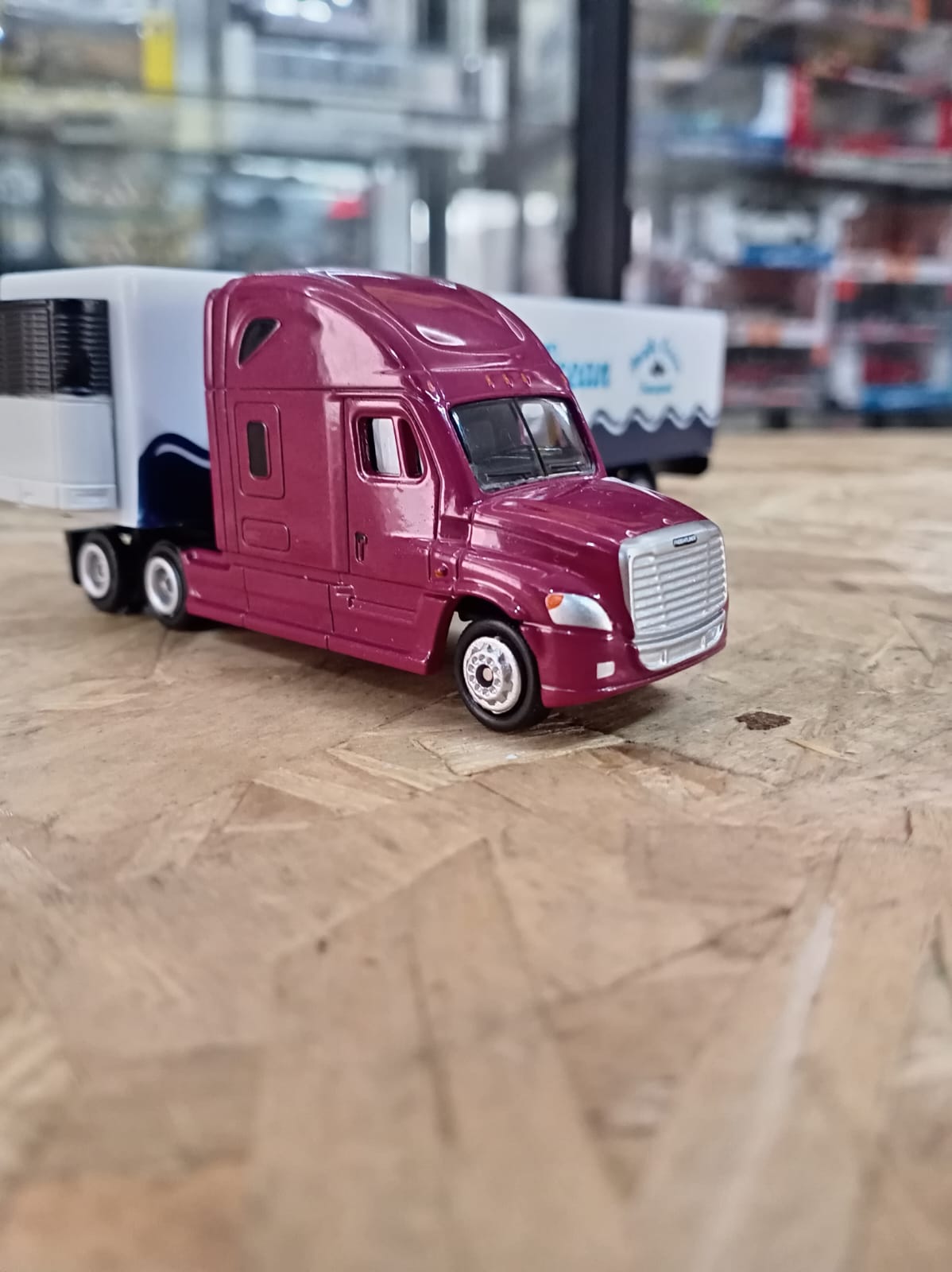 Tráiler Freightliner Cascadia Pacific Ocean Escala 1:87 (Modelo Descontinuado)