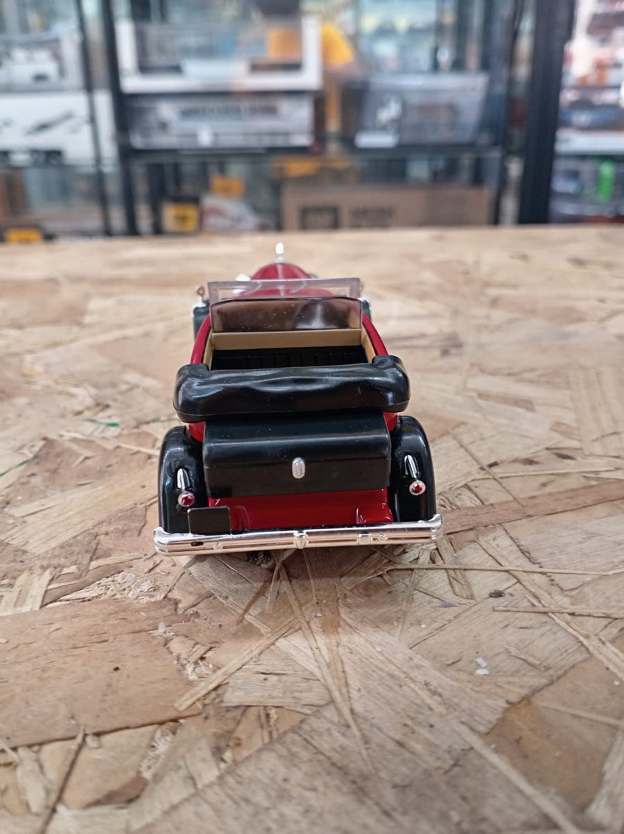 Volkswagen Beetle Car Year 1966 Gulf Scale 1:24