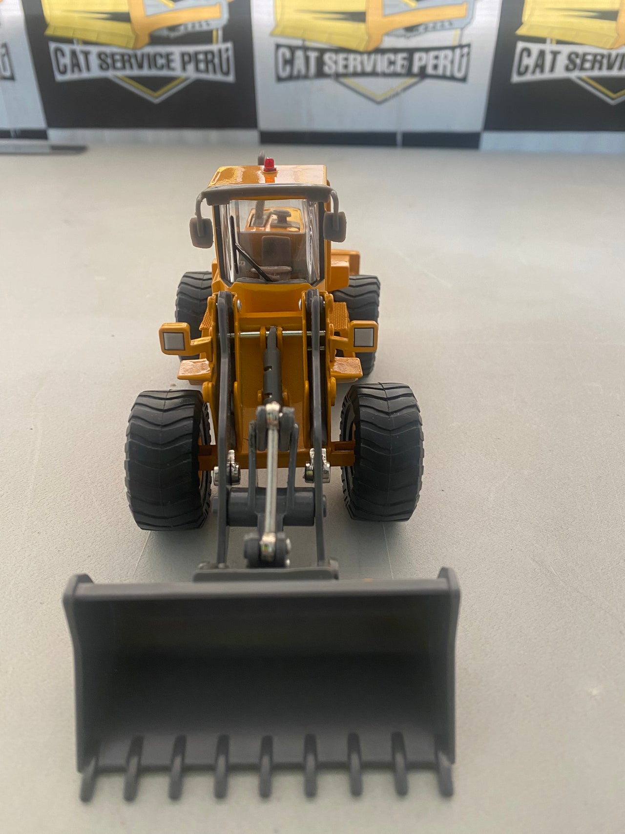Cargador De Ruedas Volvo L150C Escala 1:50 (Modelo Descontinuado)