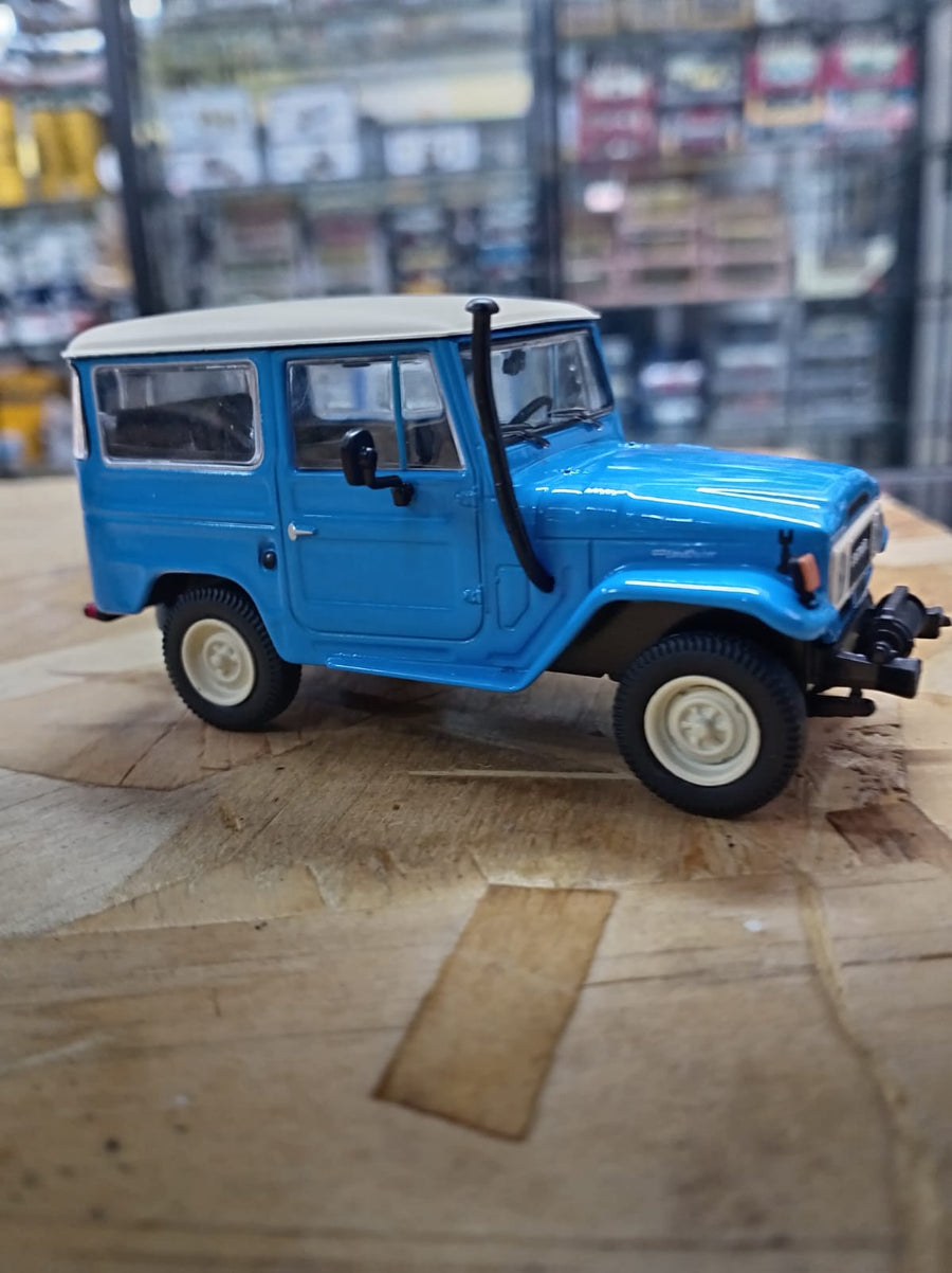 Auto Toyota Land Cruiser FJ40 Escala 1:43 (Modelo Descontinuado)