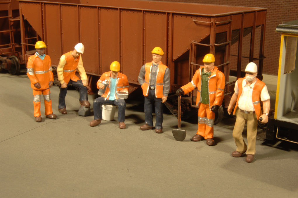 1:50 Scale Diorama Operator Workers (Discontinued Model)