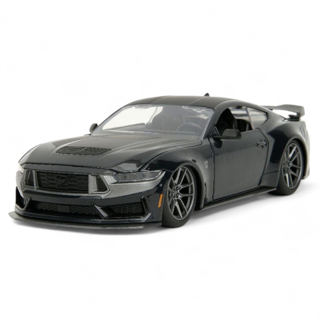 Auto Ford Mustang Dark Horse Año 2024 Escala 1:24