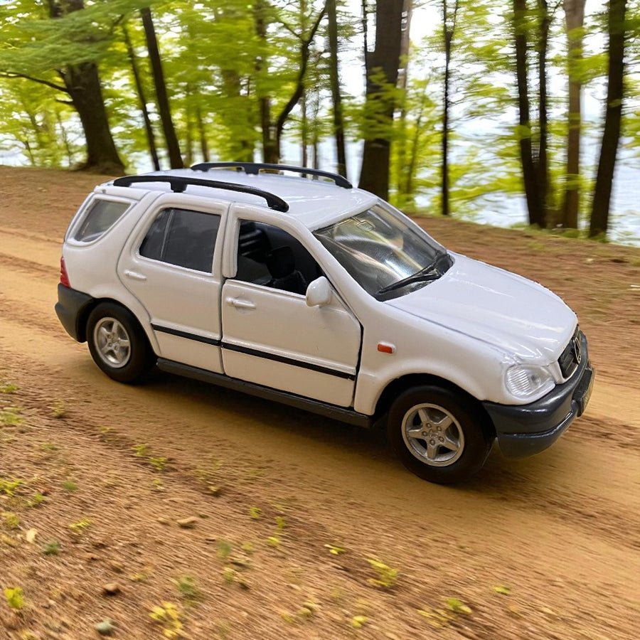 Auto Mercedes Benz ML 320 M-Class Escala 1:38 (Modelo Descontinuado)