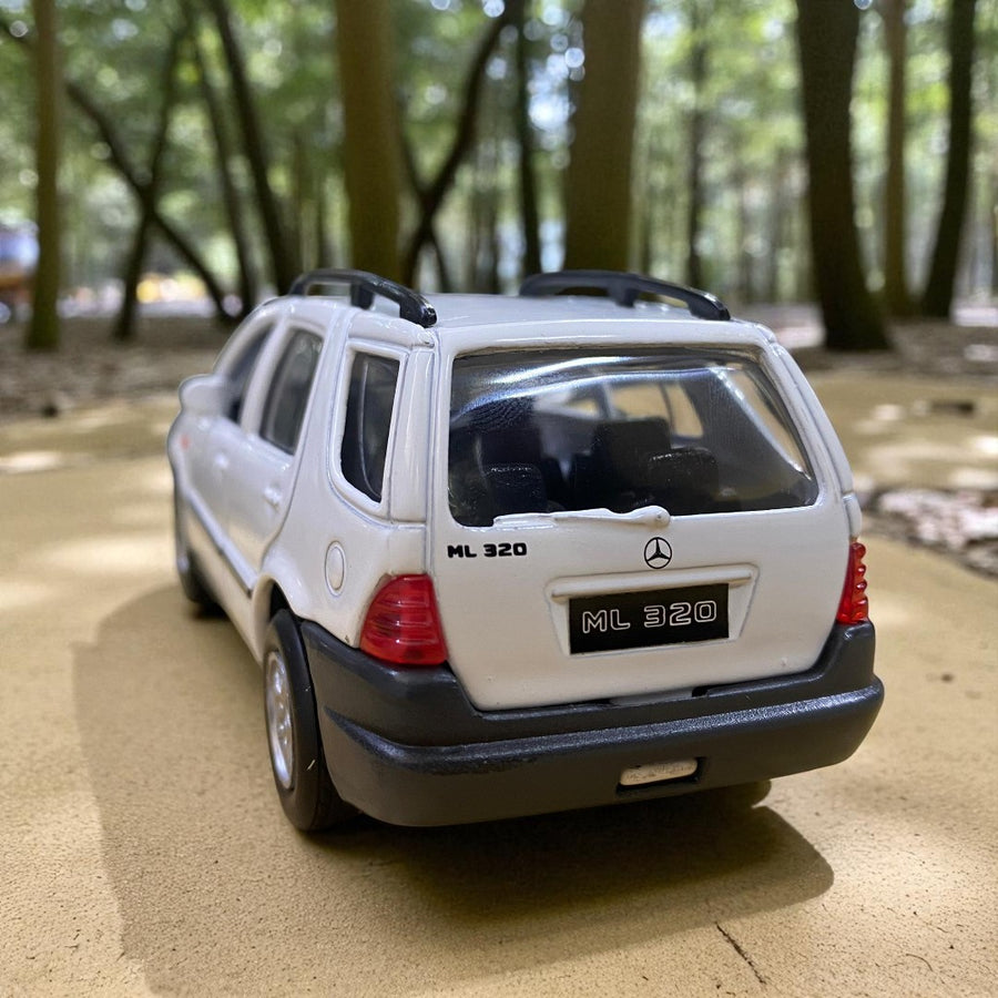 Auto Mercedes Benz ML 320 M-Class Escala 1:38 (Modelo Descontinuado)