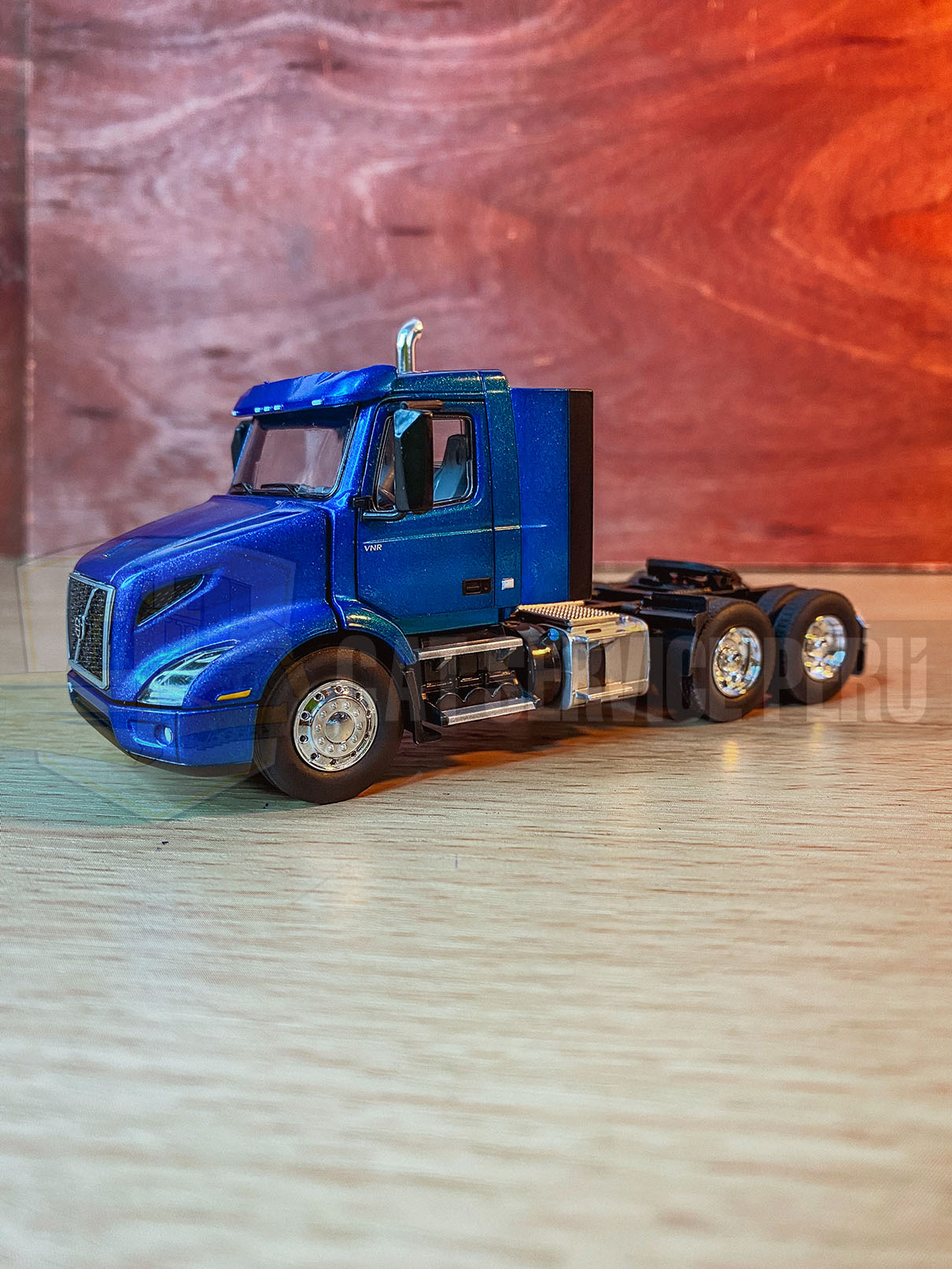 Tracto Camión Volvo VNR 300 Escala 1:50