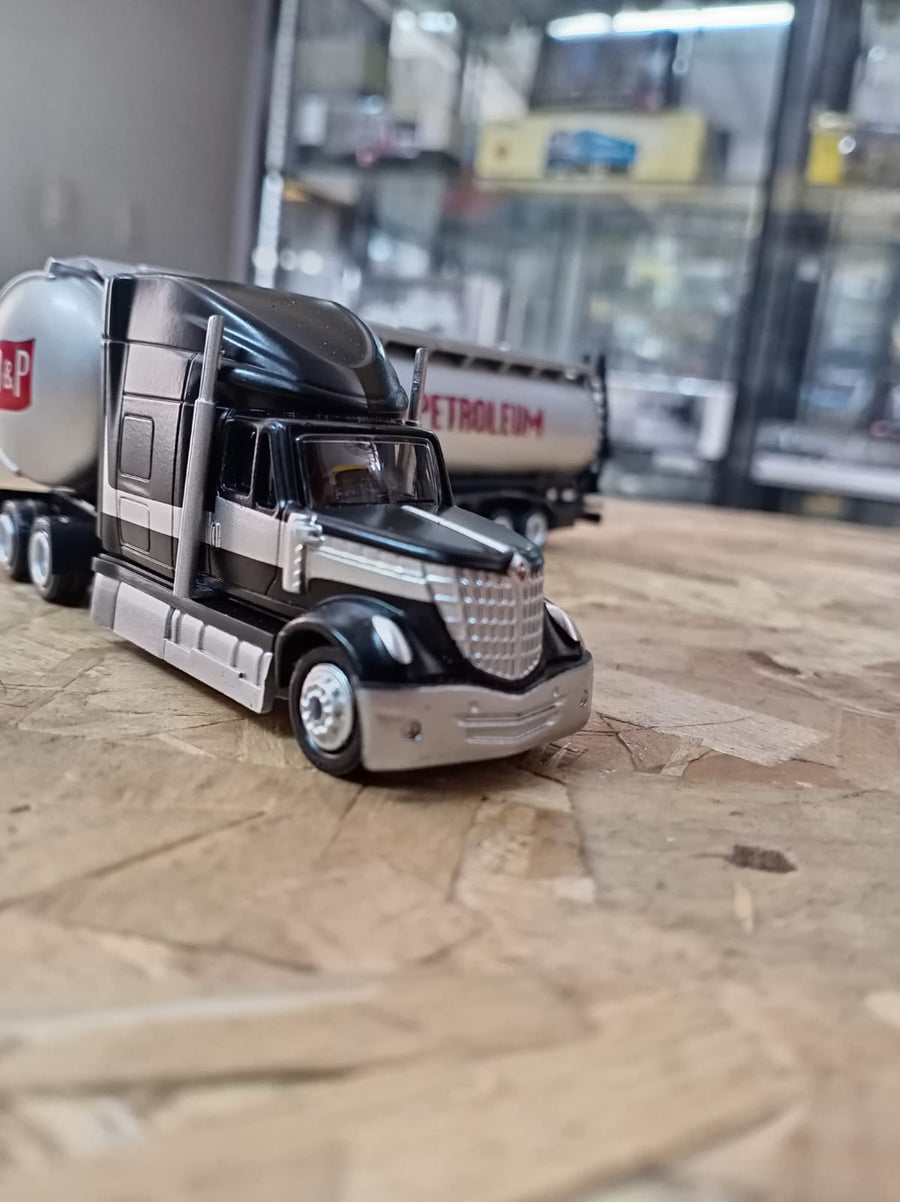 International LoneStar Sleeper Trailer 1:50 Scale