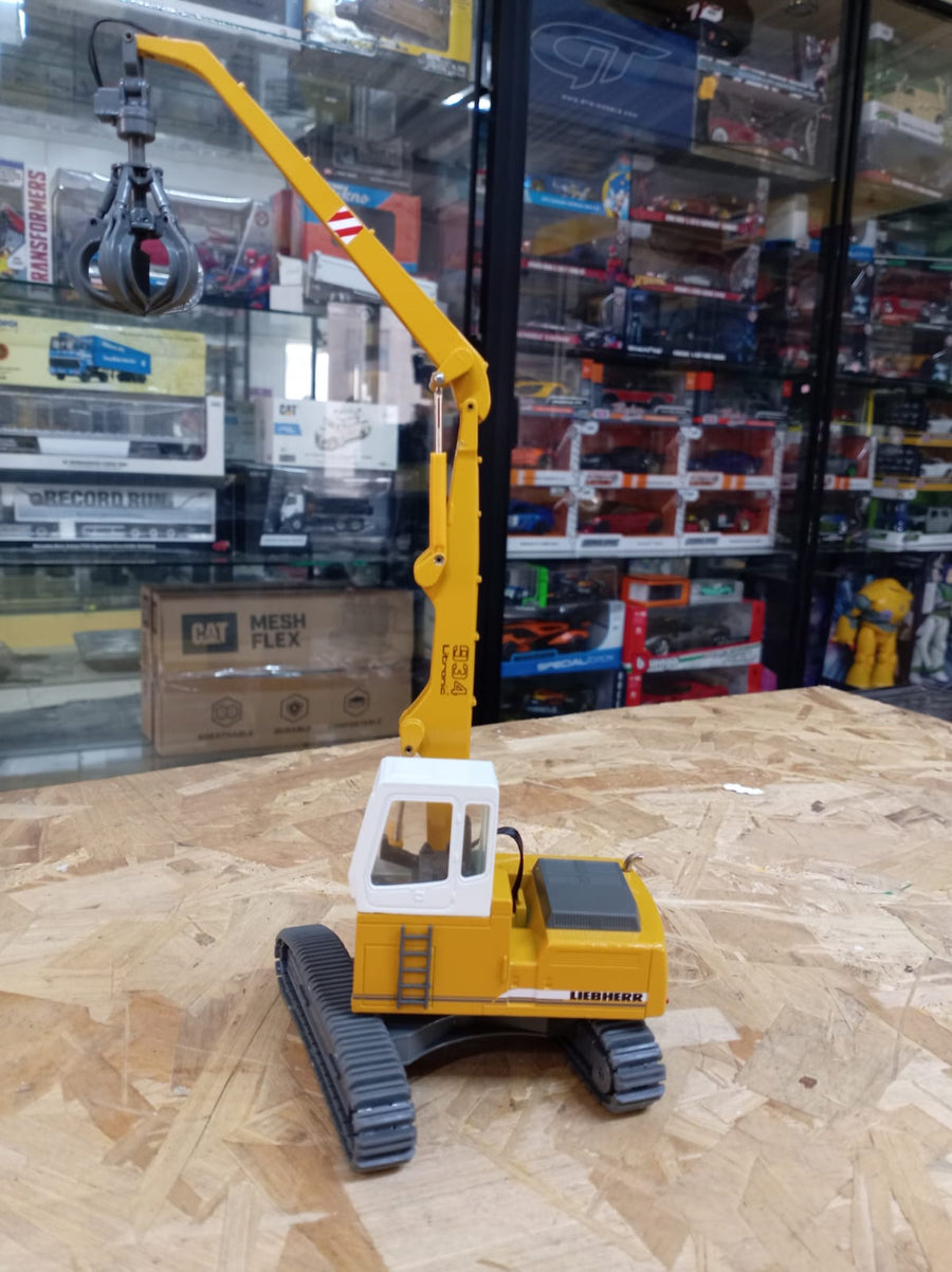 Liebherr R922 Crawler Excavator 1:50 Scale