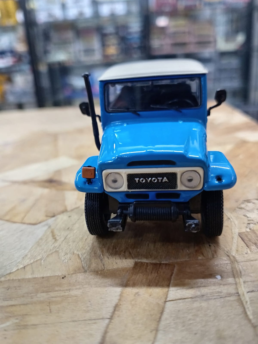 Auto Toyota Land Cruiser FJ40 Escala 1:43 (Modelo Descontinuado)