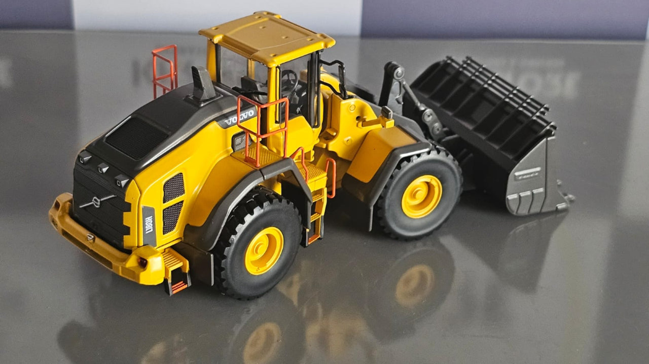 Volvo L180H Wheel Loader 1:50 Scale (Discontinued Model)