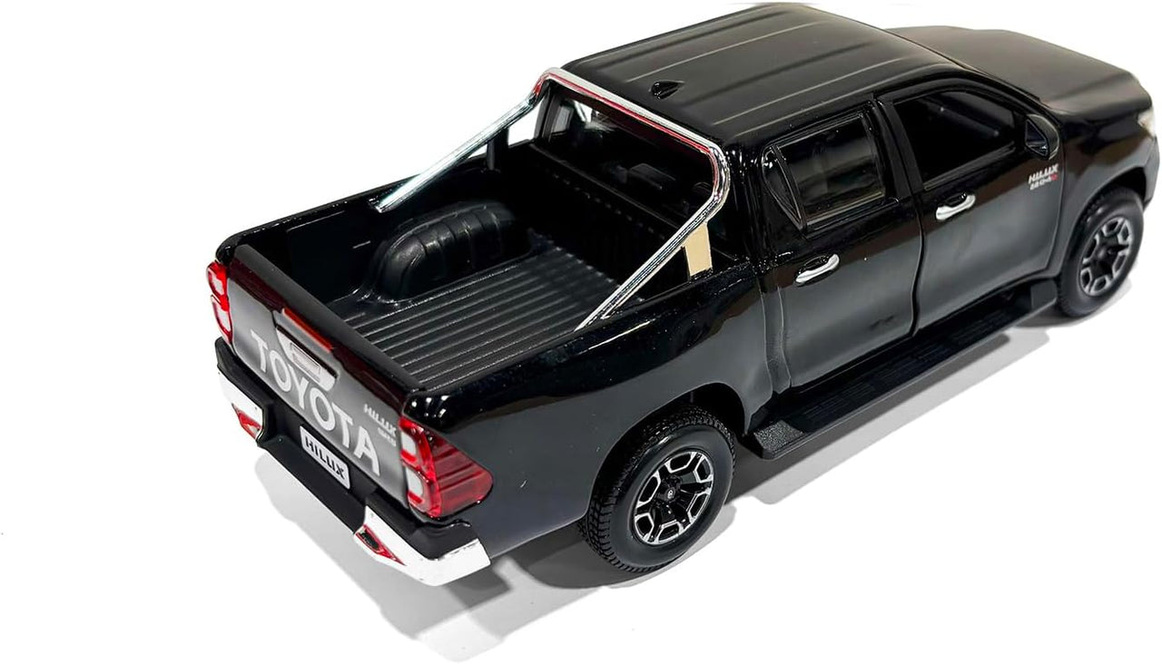 Auto Toyota Hilux Pickup Edición Exclusiva Color Negro Escala 1:27