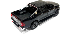 Thumbnail for Auto Toyota Hilux Pickup Edición Exclusiva Color Negro Escala 1:27