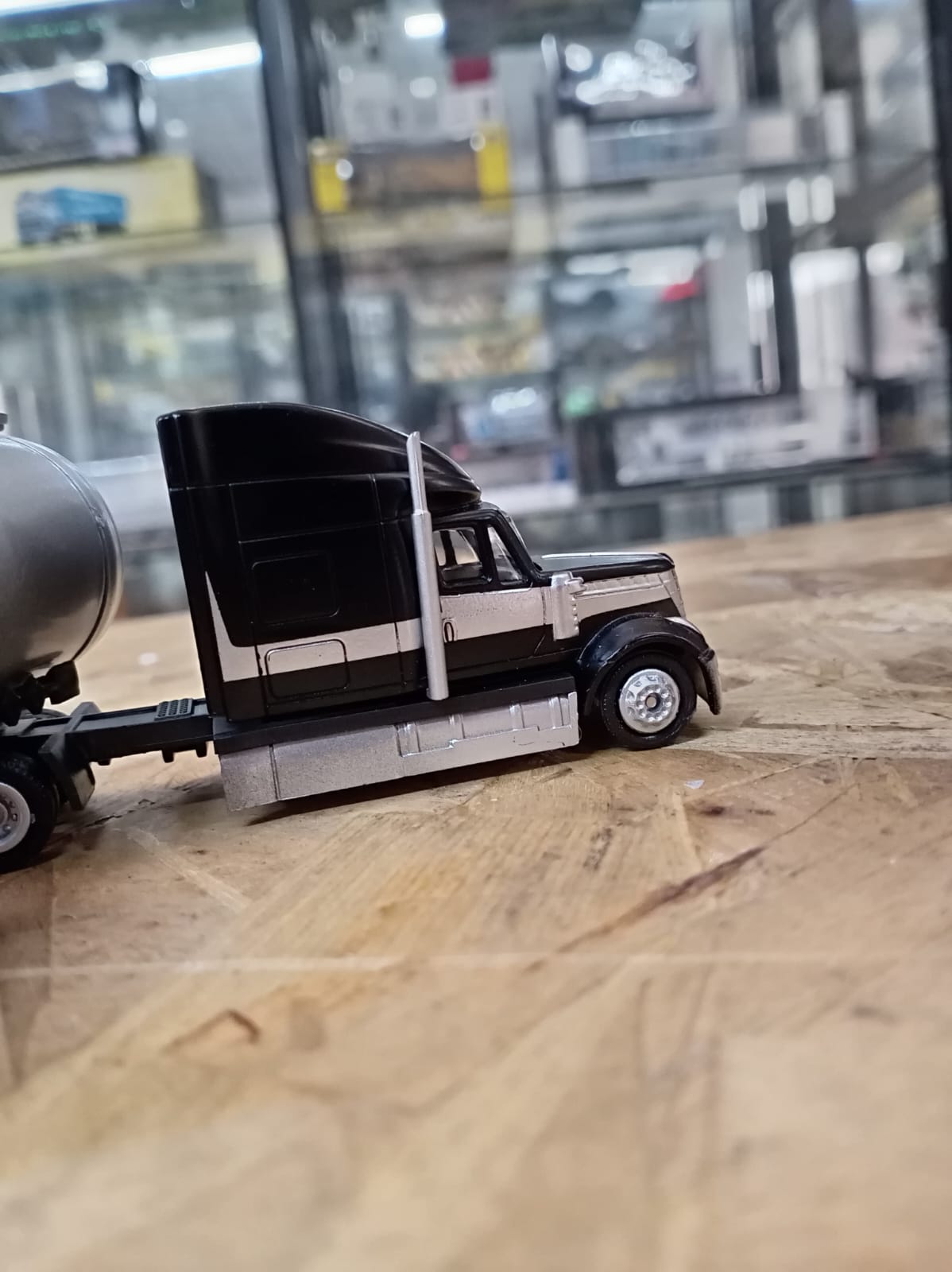 International LoneStar Sleeper Trailer 1:50 Scale