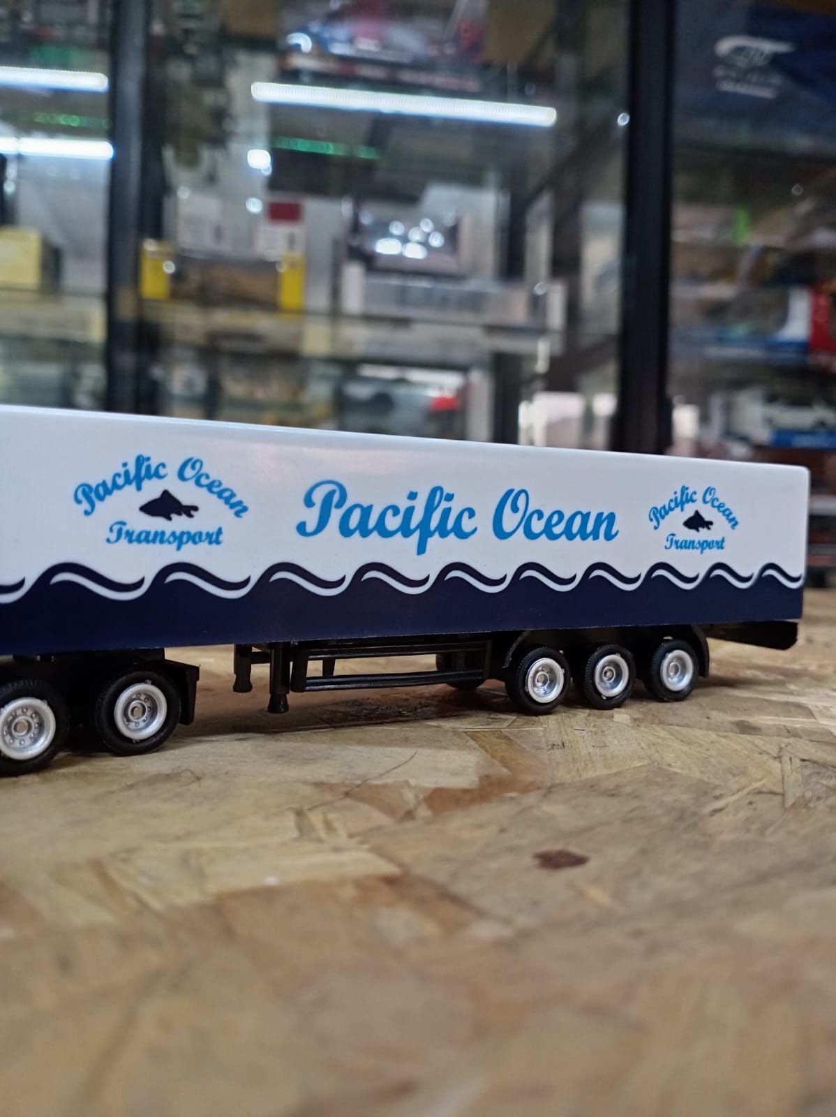 Tráiler Freightliner Cascadia Pacific Ocean Escala 1:87 (Modelo Descontinuado)
