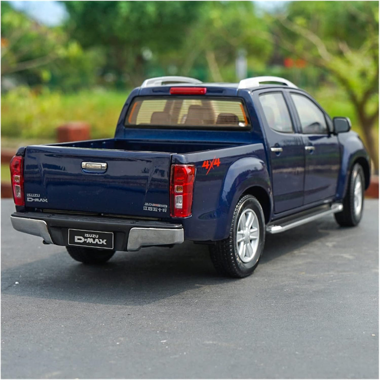 Camioneta Isuzu D-Max 4X4 Escala 1:18 (Modelo Descontinuado)