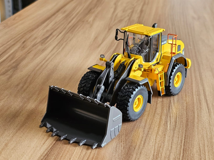 Volvo L180H Wheel Loader 1:50 Scale (Discontinued Model)