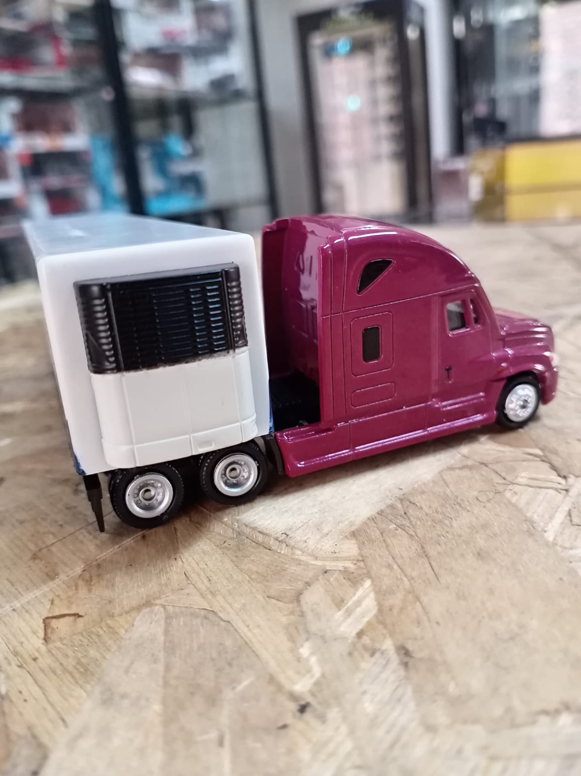 Tráiler Freightliner Cascadia Pacific Ocean Escala 1:87 (Modelo Descontinuado)