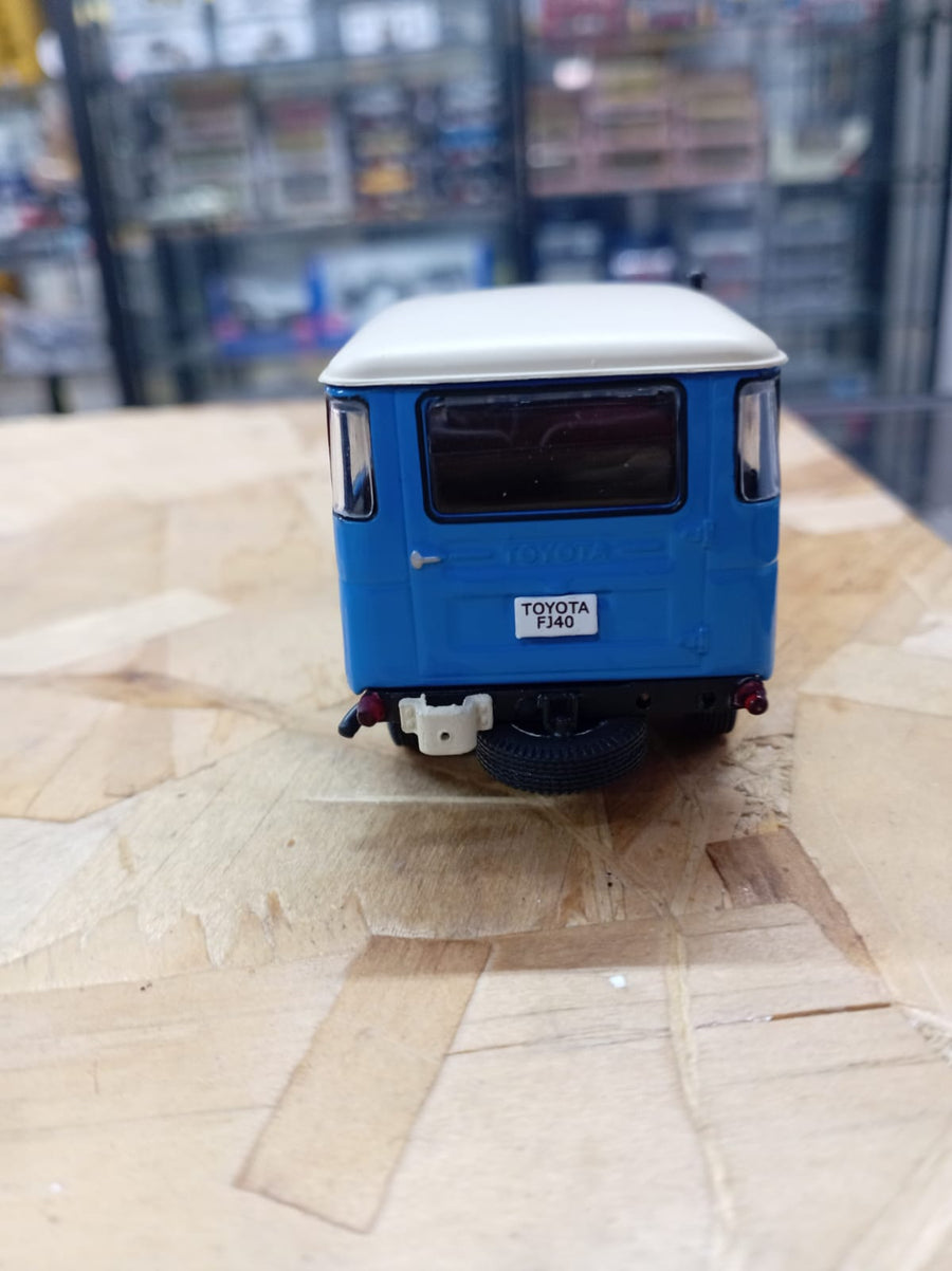 Auto Toyota Land Cruiser FJ40 Escala 1:43 (Modelo Descontinuado)