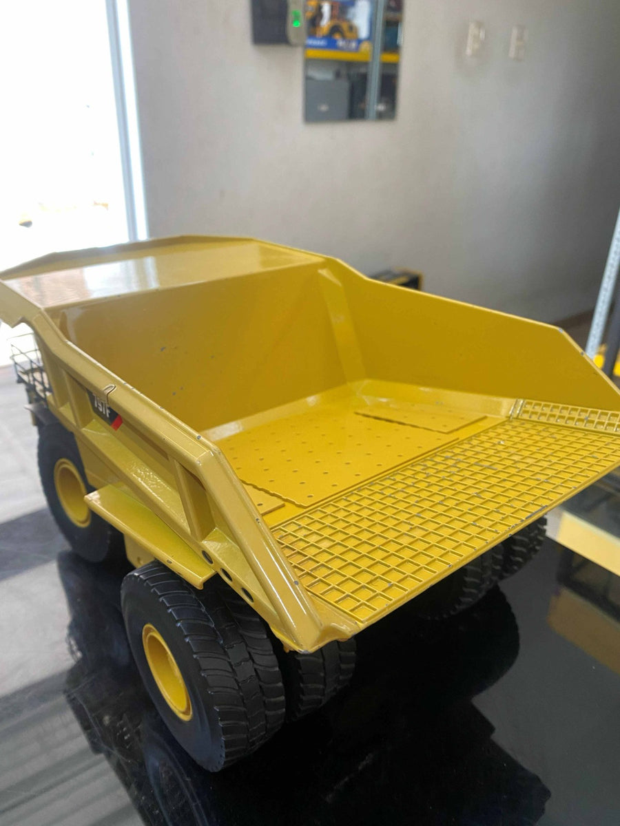 797F Mining Truck 1:50 Scale (Discontinued Model)