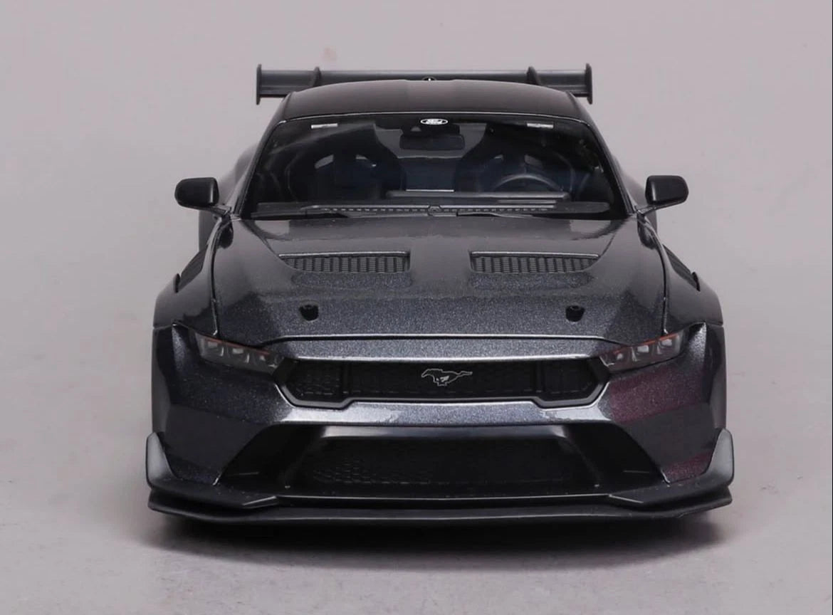 Ford Mustang Escala 1:18 del año 2025
