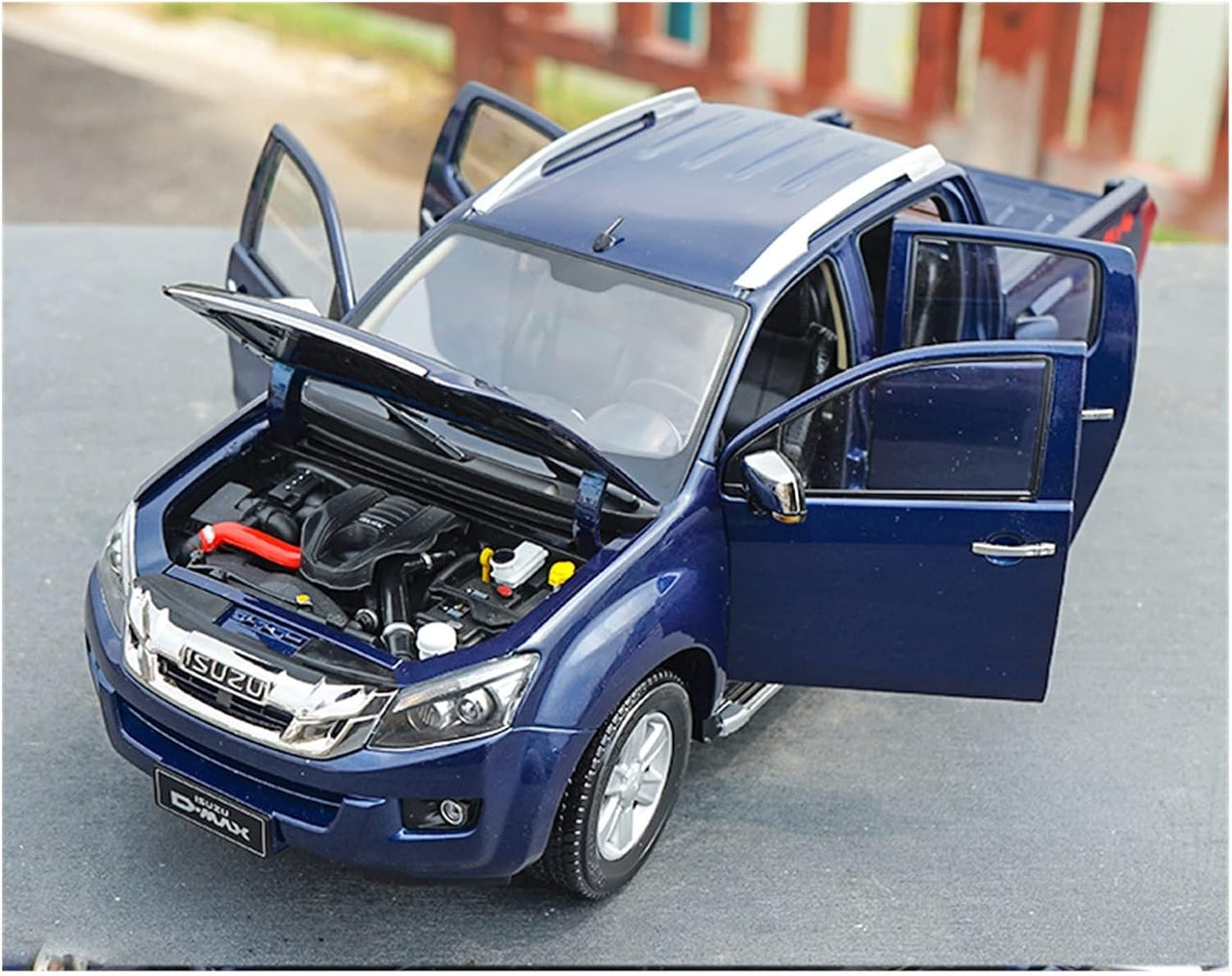Camioneta Isuzu D-Max 4X4 Escala 1:18 (Modelo Descontinuado)