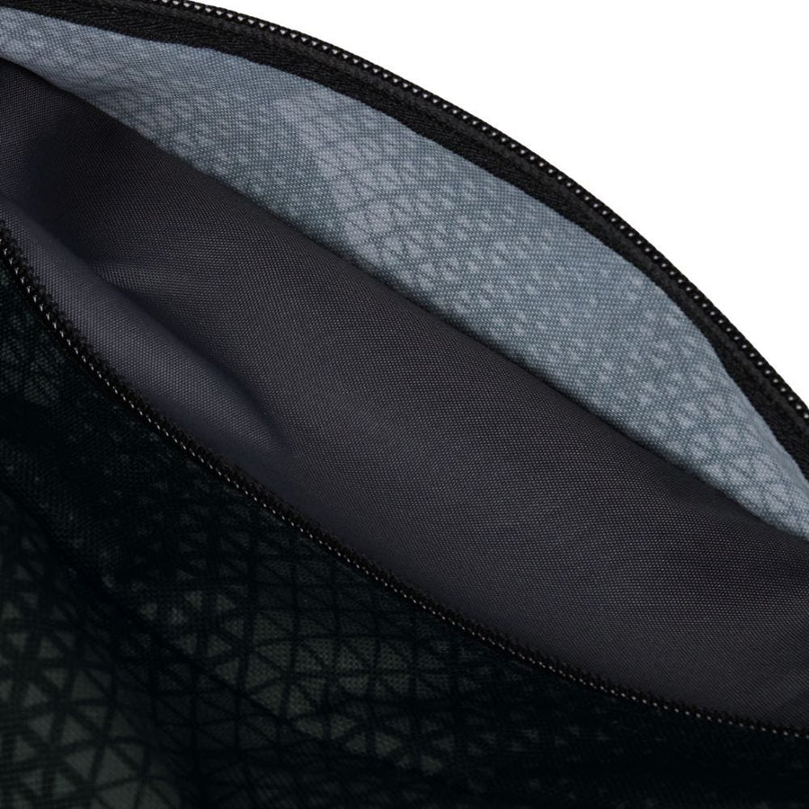 Canguro Caterpillar Black Streamline