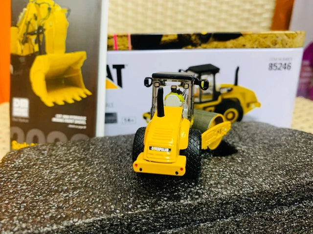 55247 Caterpillar CP-56 Road Roller 1:87 Scale