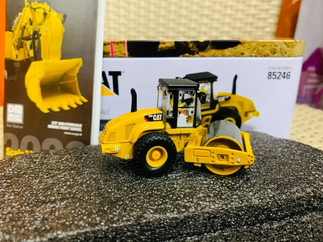55247 Caterpillar CP-56 Road Roller 1:87 Scale