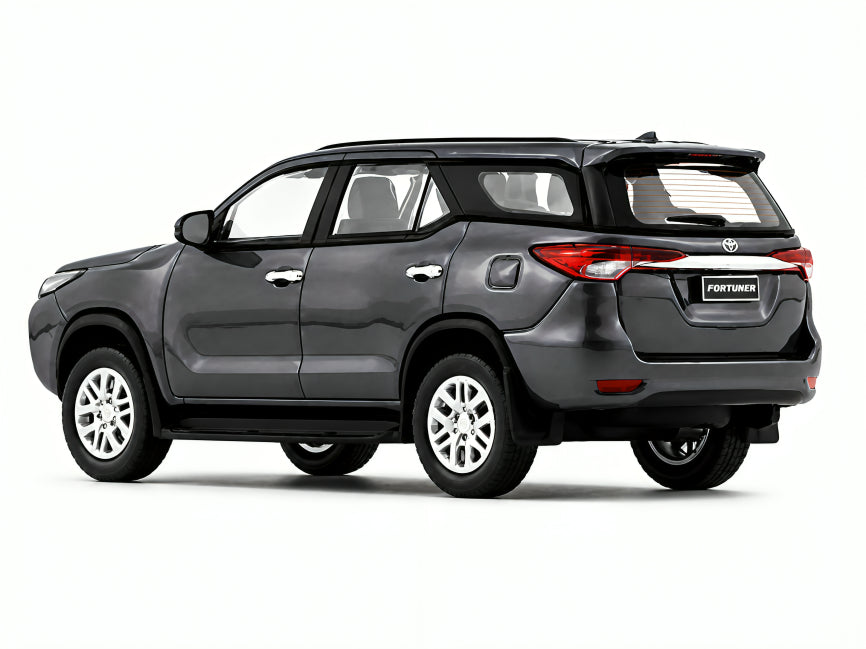 Auto Toyota Fortuner Dark Silver Año 2018 Escala 1:64 (Modelo Descontinuado)
