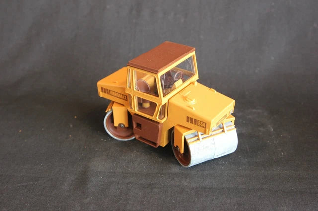 Rodillo Compactador Case W854 Escala 1:35 (Modelo Descontinuado)