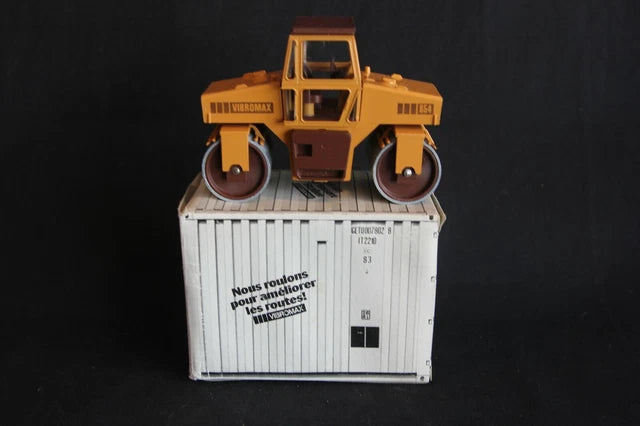 Rodillo Compactador Case W854 Escala 1:35 (Modelo Descontinuado)