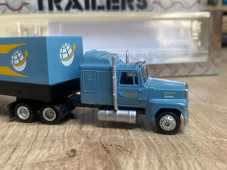 Tráiler Ford LTL 9000 Escala 1:87 (Modelo Descontinuado)