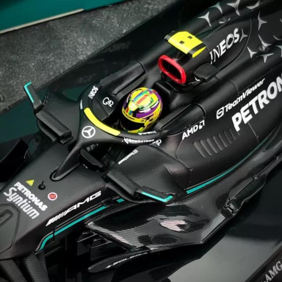 Auto De Carrera Mercedes AMG Racing #63 Año 2023 Escala 1:24 (Pre - Venta)