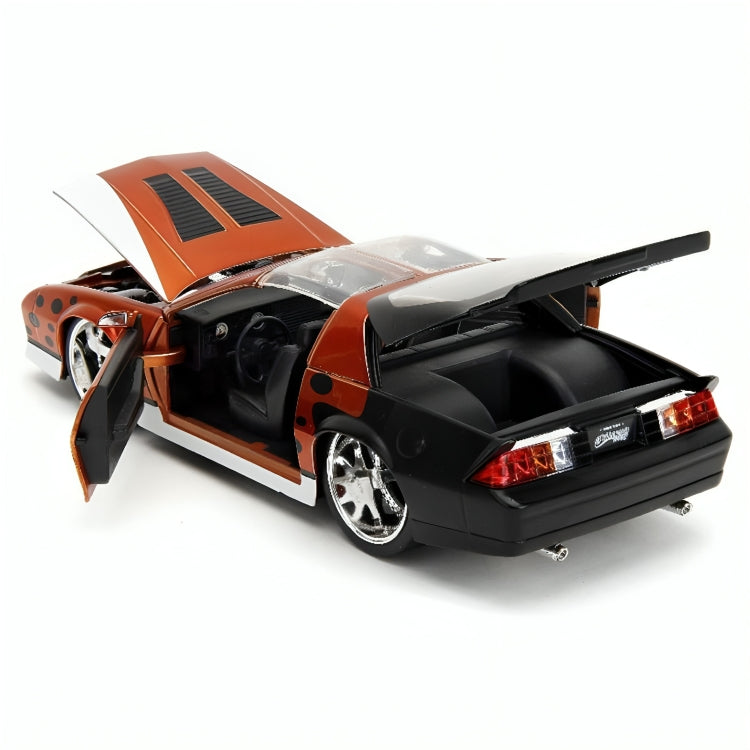 Auto Chevrolet Camaro Año 1985 & Chester Escala 1:24 (Pre - Venta)