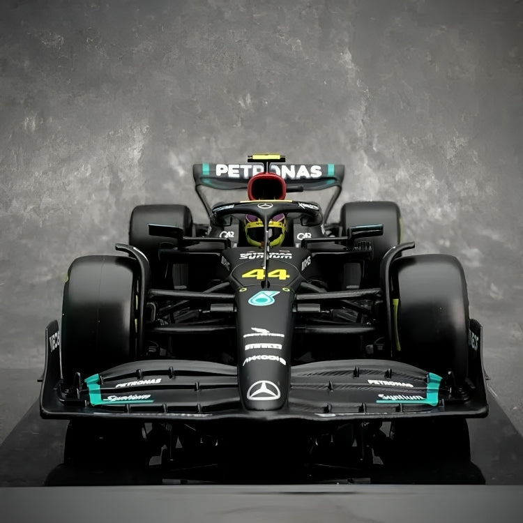 Auto De Carrera Mercedes AMG Racing #63 Año 2023 Escala 1:24 (Pre - Venta)