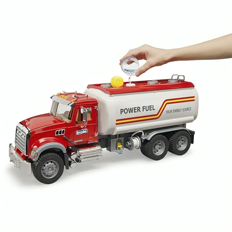 Camión Cisterna Mack Granite Escala 1:16 (Modelo Descontinuado)
