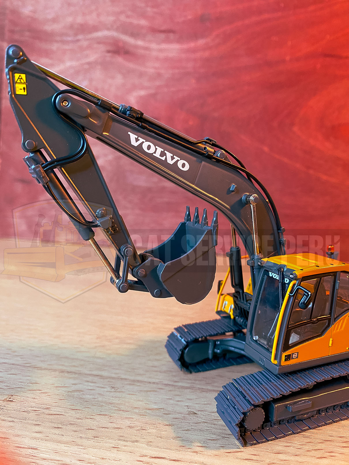Excavadora De Orugas Volvo EC220D Escala 1:50 (Pre-Venta)