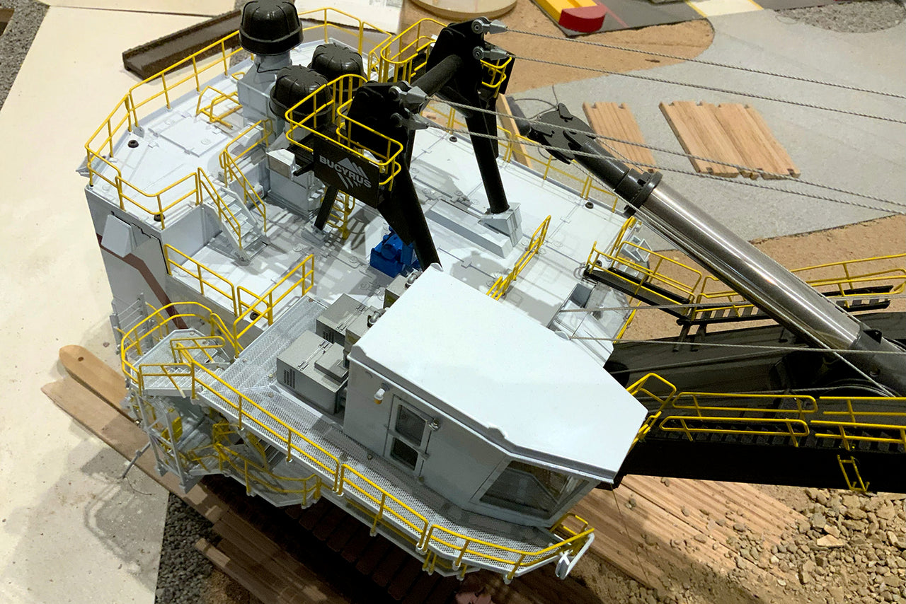 Pala Minera Bucyrus 495HR Escala 1:50 A Control Remoto (Modelo Descontinuado)