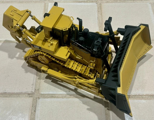 Tractor De Orugas Caterpillar D11T Escala 1:50 (Modelo Descontinuado)