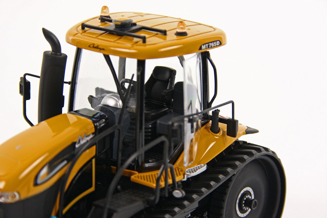 Tractor Agrícola De Orugas Agco Challenger MT765D Escala 1:32 (Modelo Descontinuado)