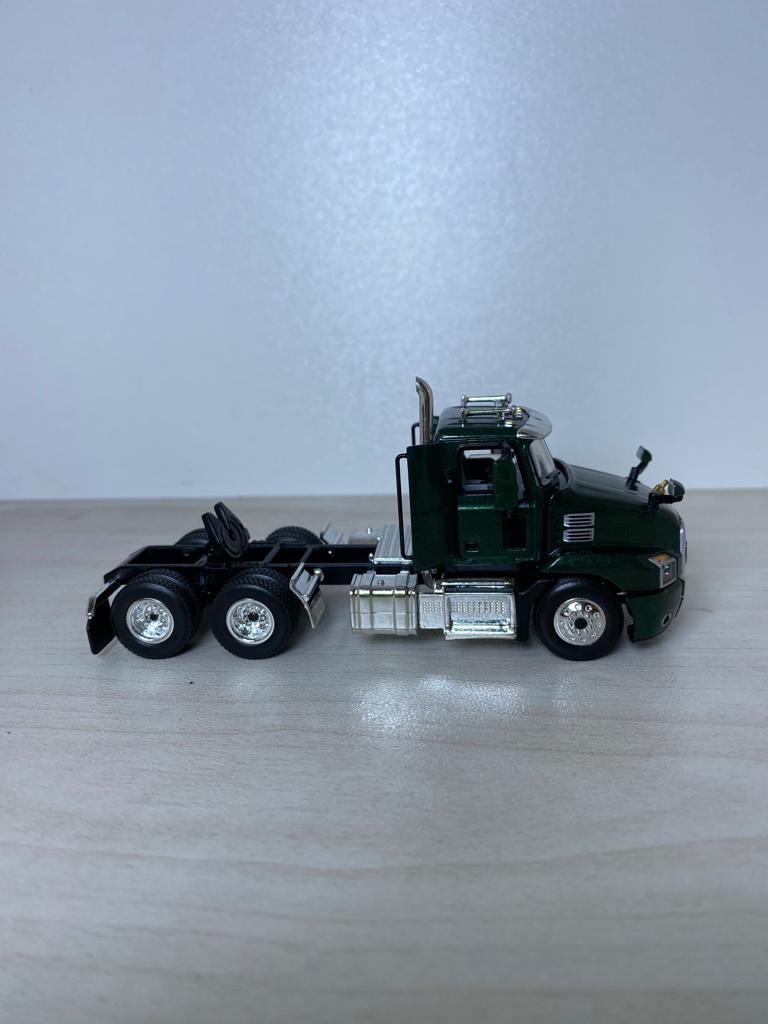 Tracto Camión Mack Anthem Day Cab Escala 1:64